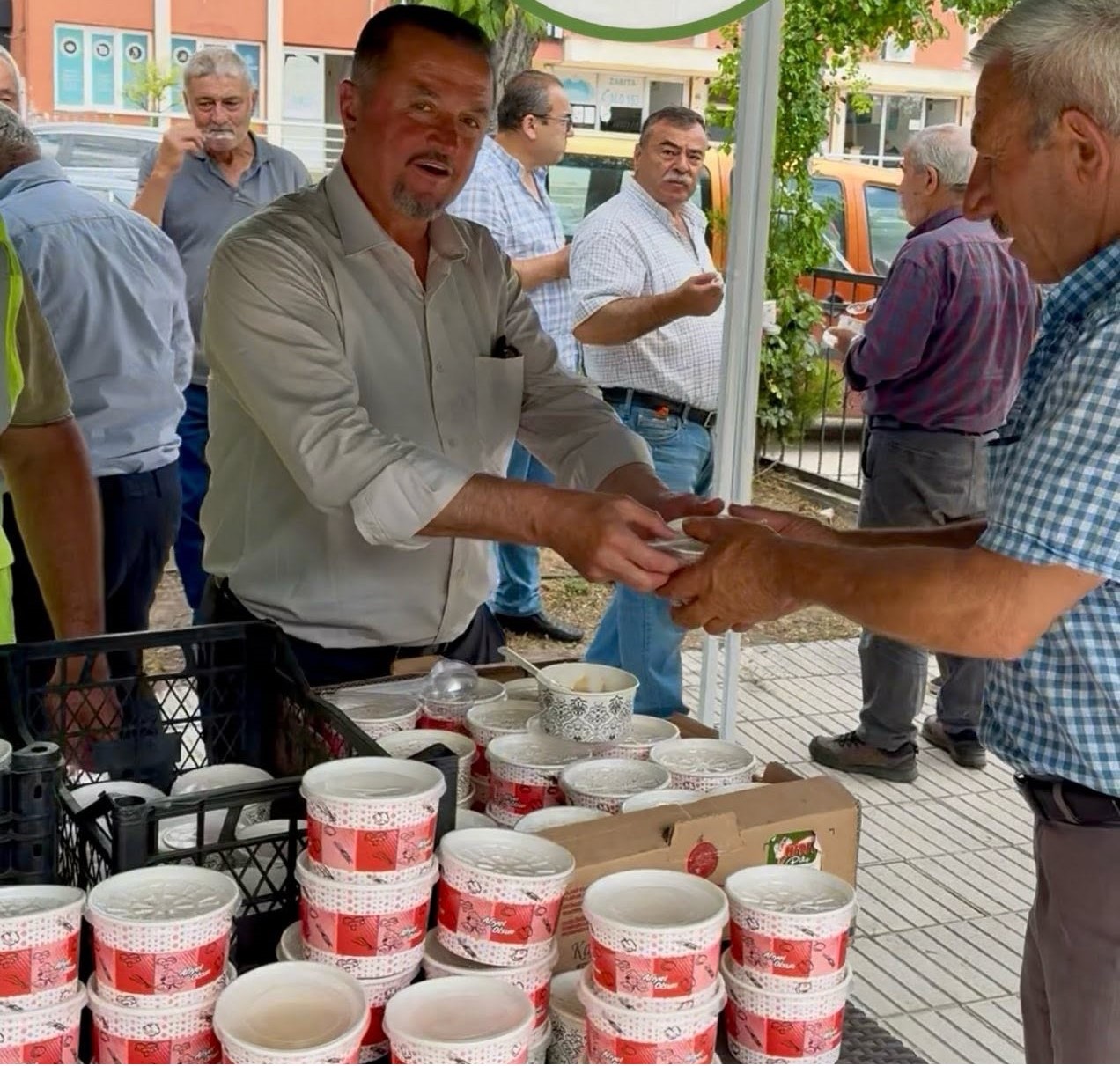 Başkanımız Aşure Dağıttı